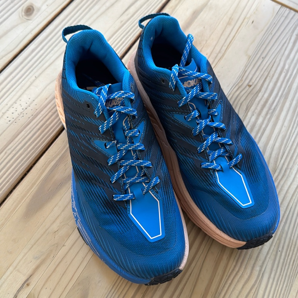 Womens Hoka Speedgoat 4 size 9.5